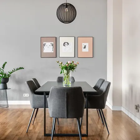 Majestic -150m2 With Iconic Market Square View As R506 *