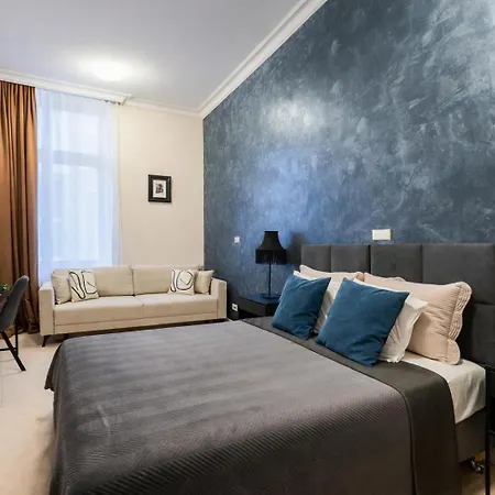 Majestic -150m2 With Iconic Market Square View As R506 *