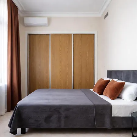 Majestic -150m2 With Iconic Market Square View As R506 Apartmán