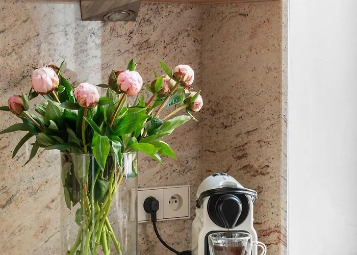 Majestic -150m2 With Iconic Market Square View As R506 *