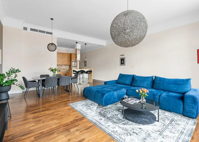 Majestic -150m2 With Iconic Market Square View As R506 Vratislav