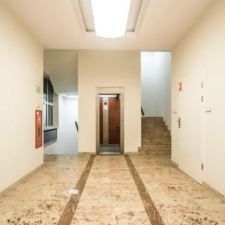 Iconic Market Square View - Grand Residence 150M2 - As Home R506