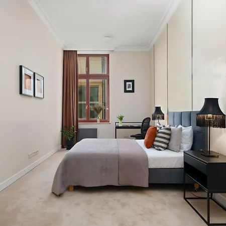 Majestic -150m2 With Iconic Market Square View As R506 *