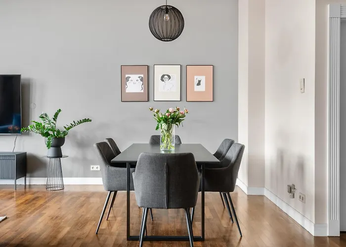 Majestic -150m2 With Iconic Market Square View As R506 *